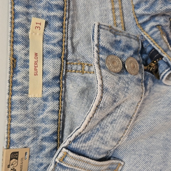 Levi's SuperLow Loose Fit Jeans Baggy Size 31 X 32 Wide Leg Light Wash Low Rise - Picture 4 of 16